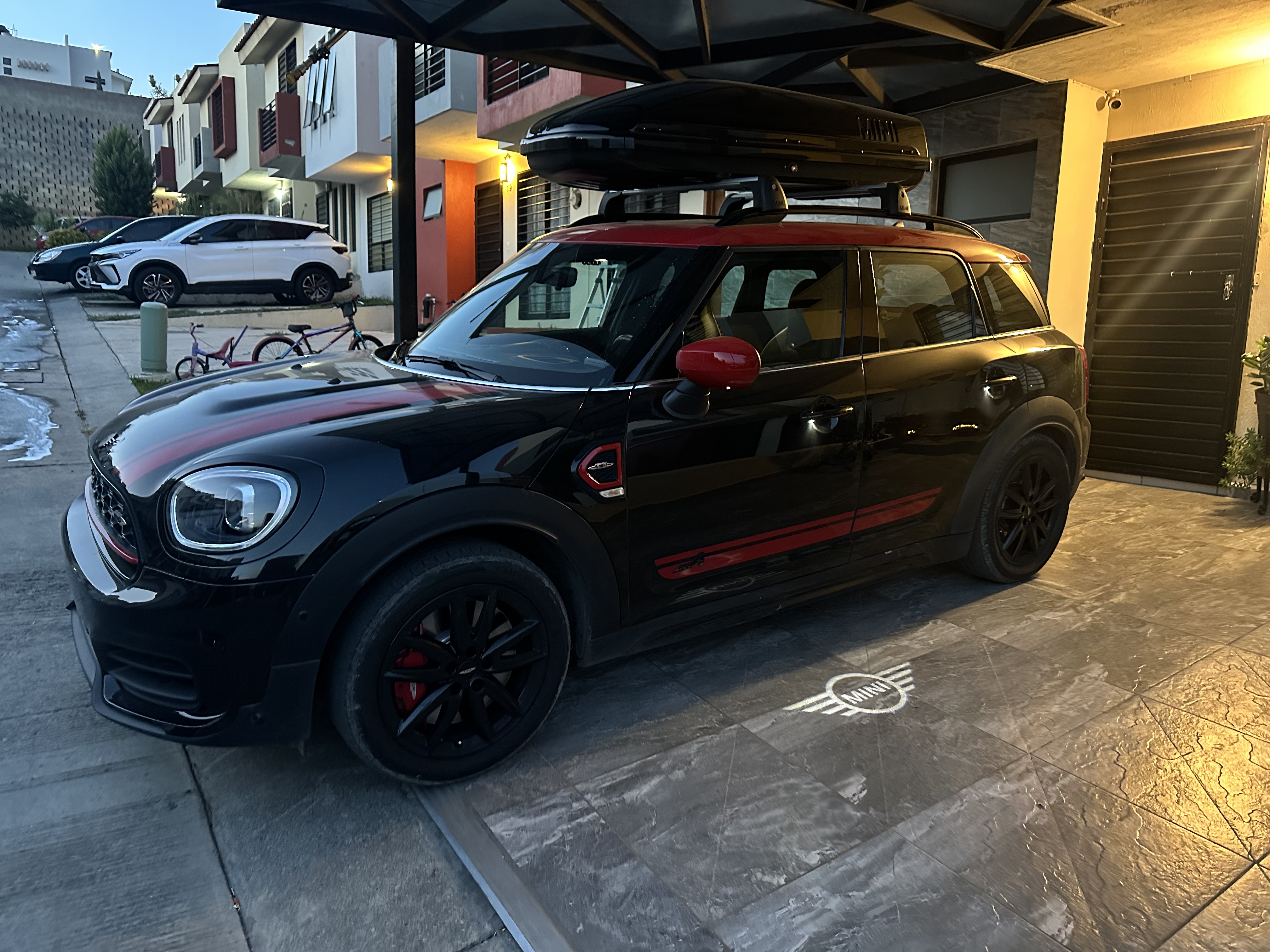 Mini Countryman JCW - Vista Lateral