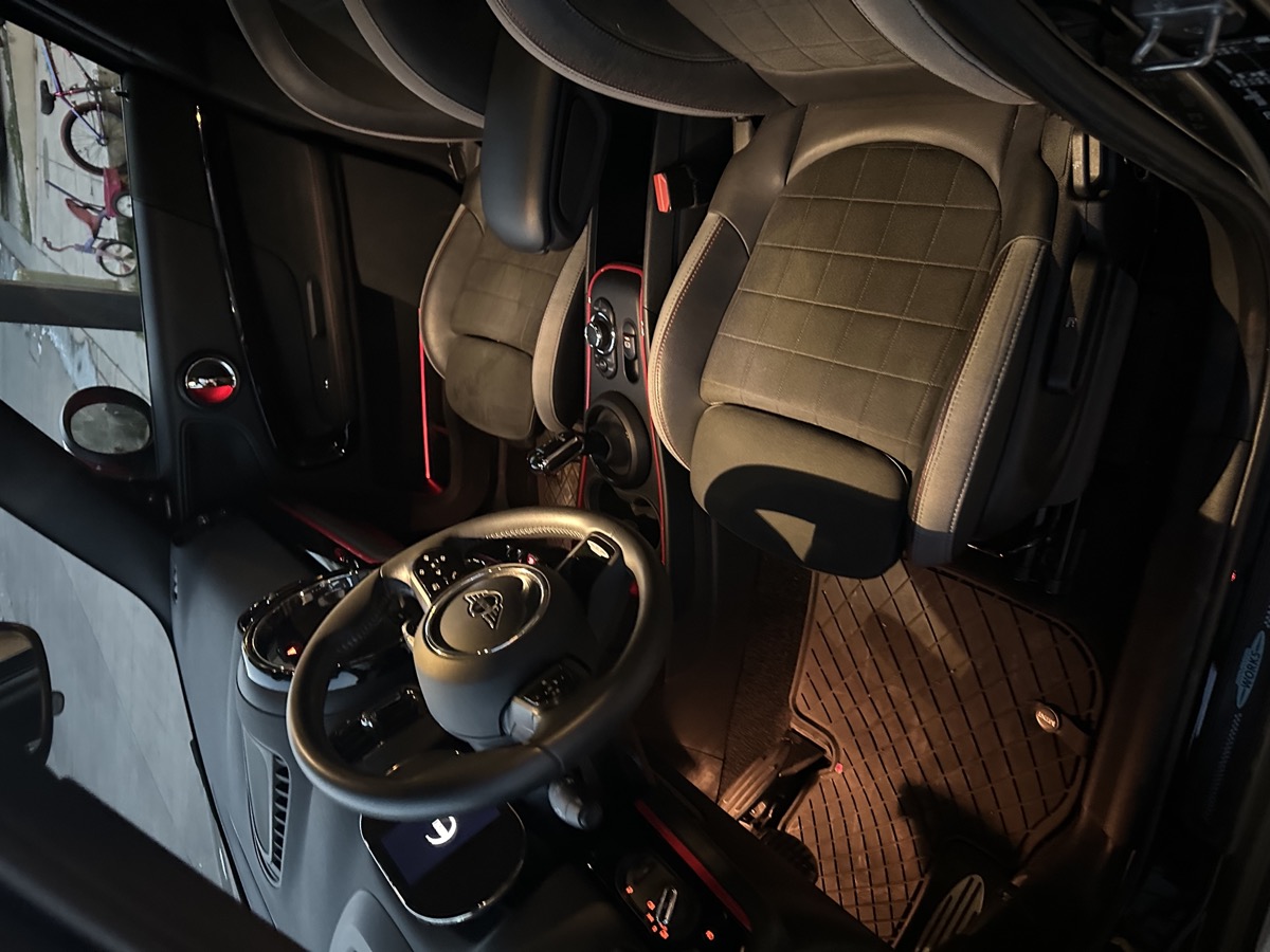Mini Countryman JCW Interior